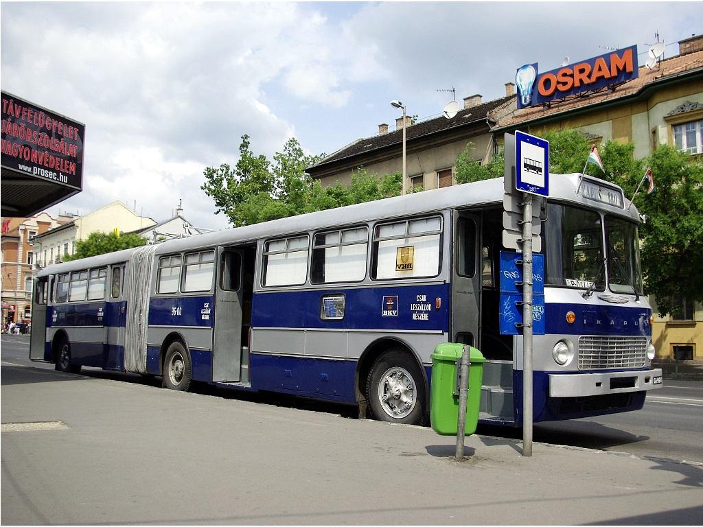 Ikarus 180 a Széll Kálmán téren 14 2011.06.18