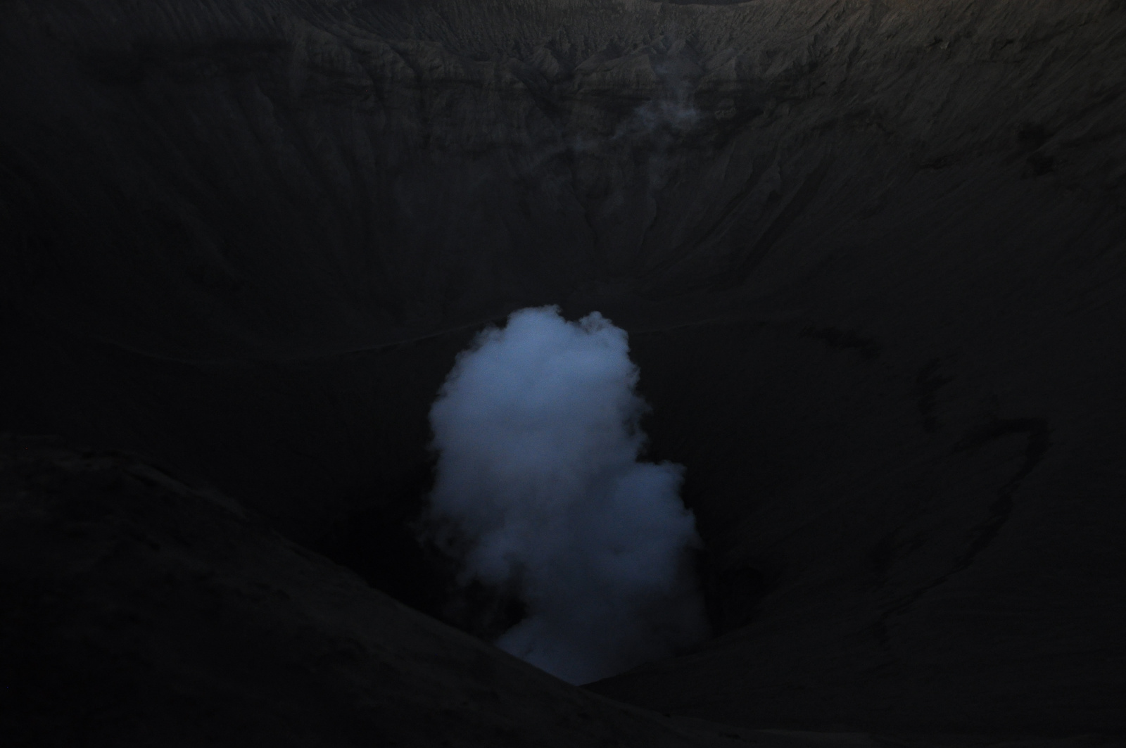 A kráter titkai kifűrkészhetetlenek