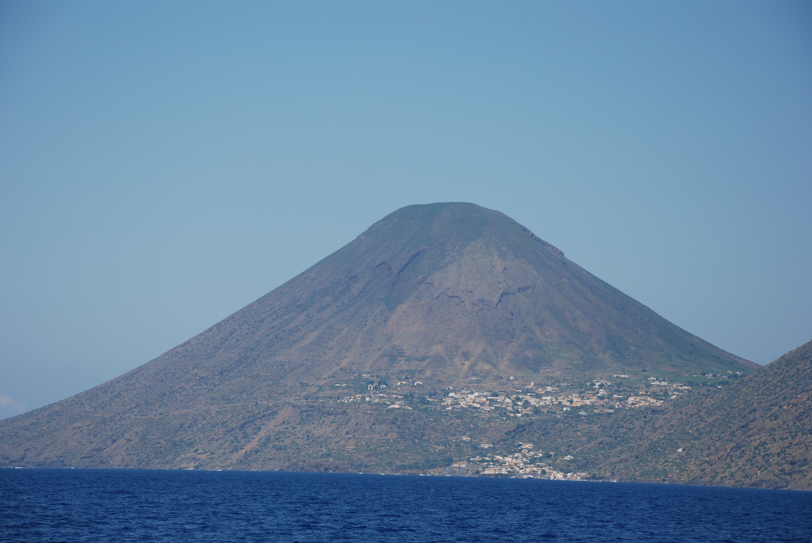 Vulcano - a legközelebbi sziget az Eolie szigetekből