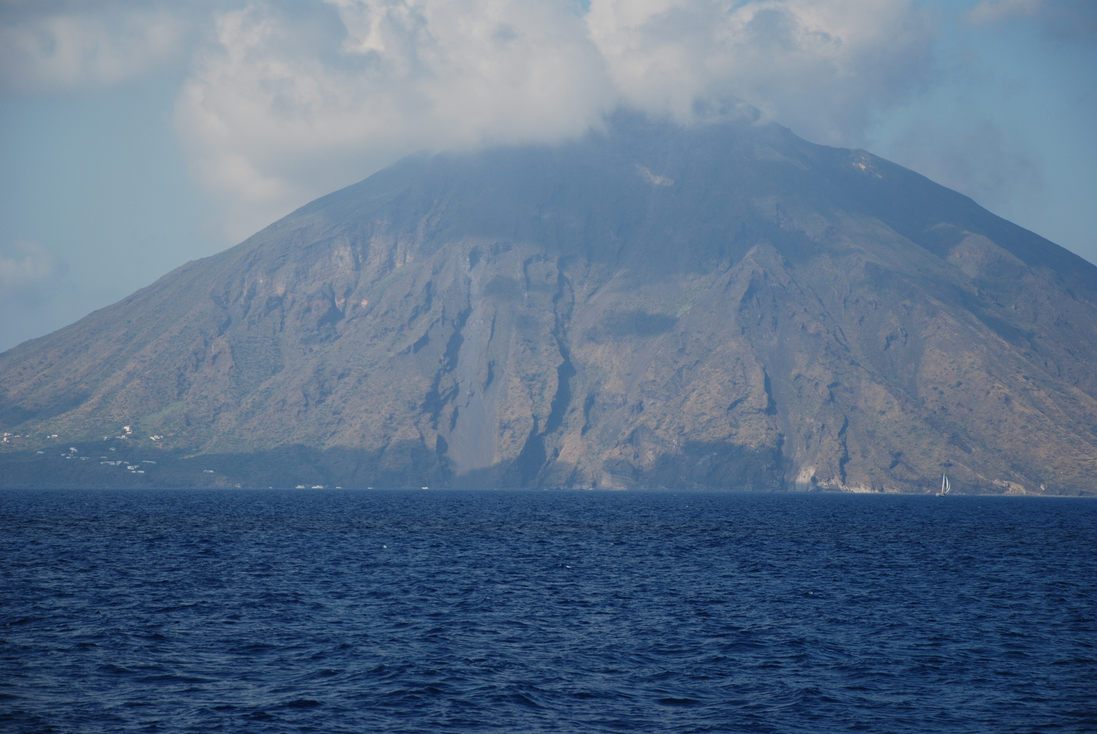 Stromboli - kráter a felhők között