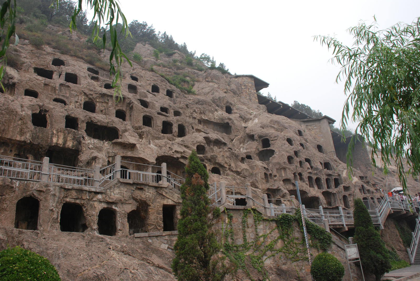 Nap2 Luoyang Longmen grottoes (3)