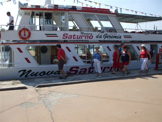 Saturno hajóval kagylószigetre és Muranoba