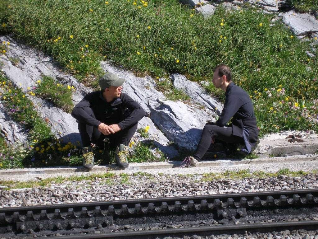 Eigergleccseren várjuk a vonatot.