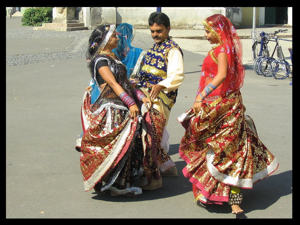 Az indiai együttes műsora - 005