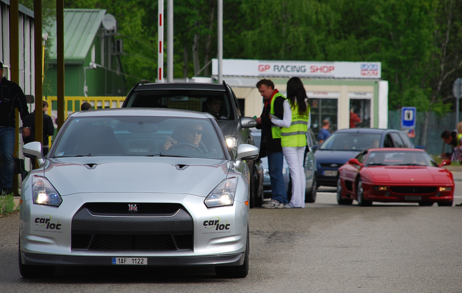 Nissan GT-R - Ferrari F355 Berlinetta