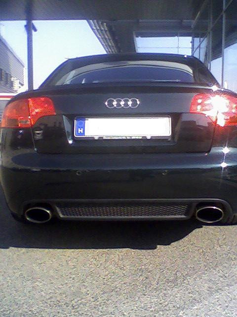 Audi RS4 hátulról