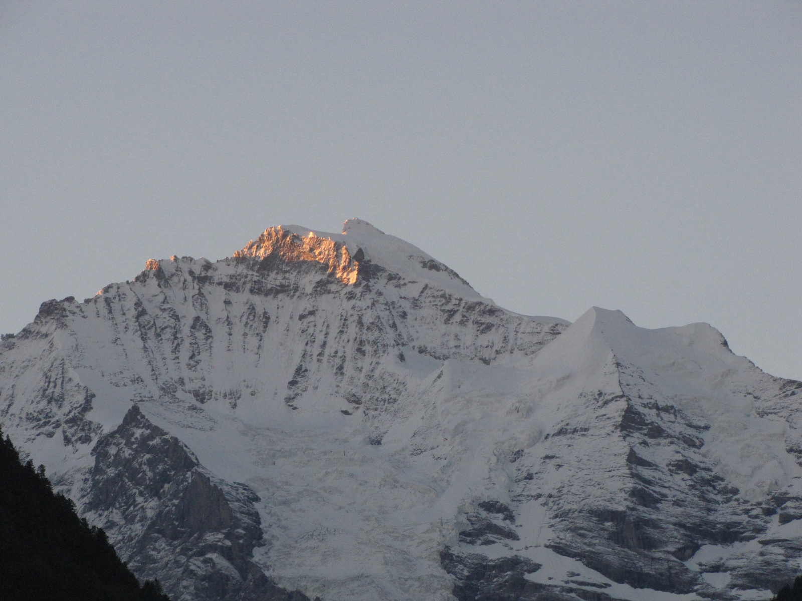 Svájc, Interlaken, a hajnali Silbernhorn, SzG3