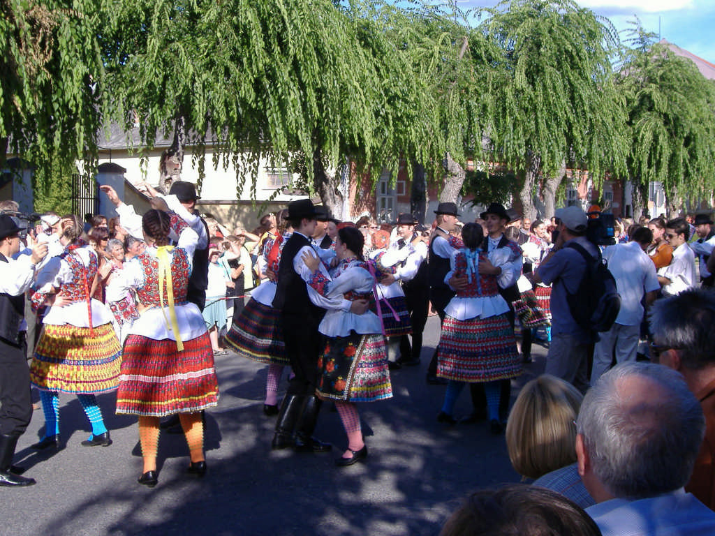 Folklórfesztivál menettánc 18