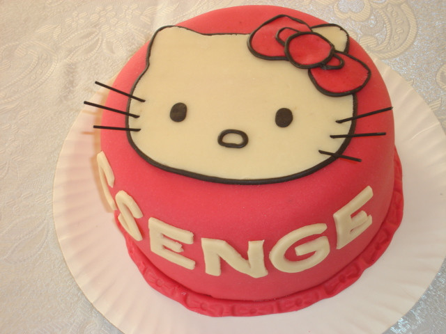 Hello Kitty cake