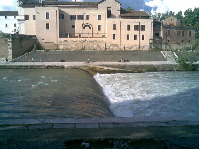 Isola Tiberina és a Tevere