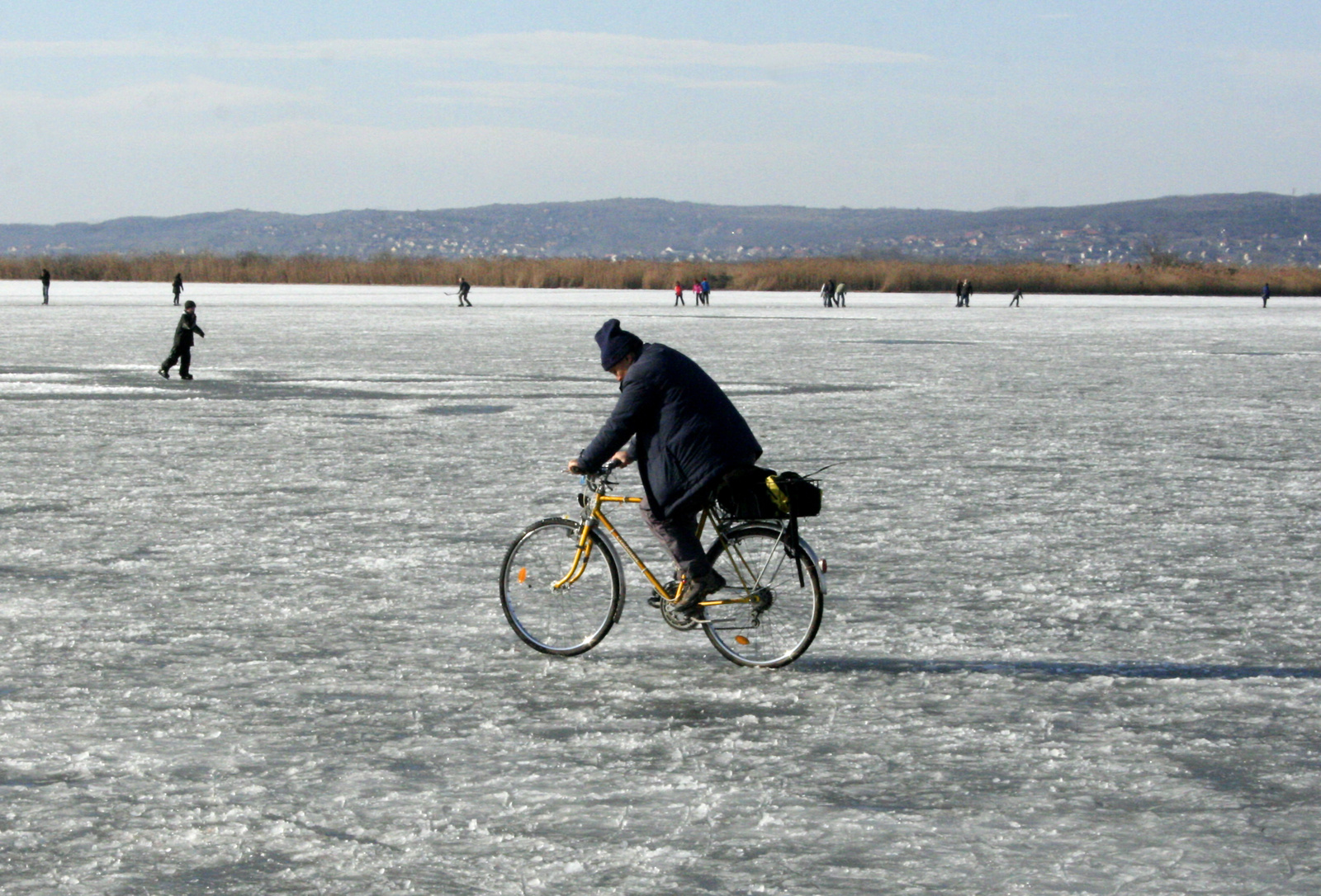 bicikli a jégen