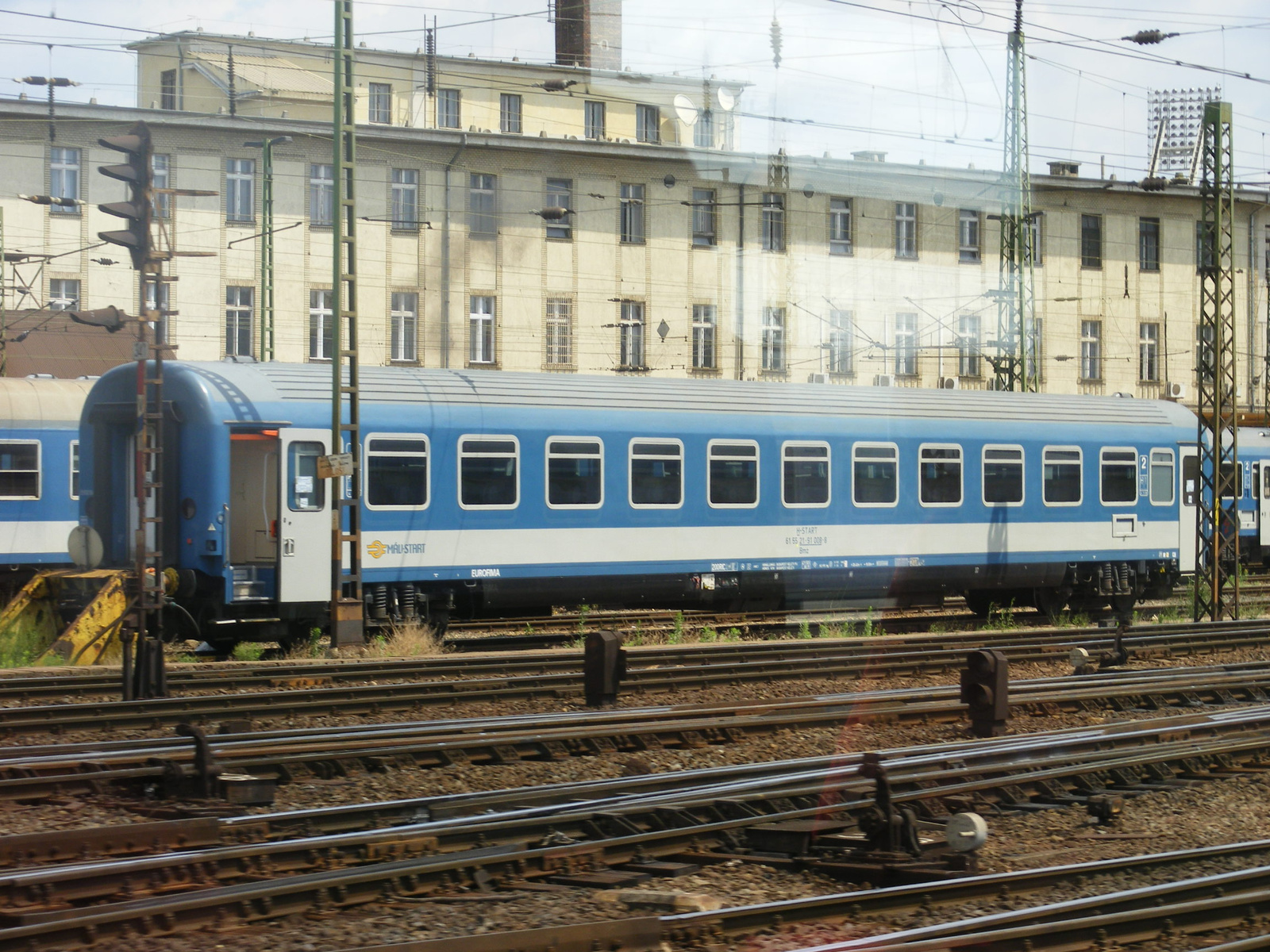 GOSA Bmz kocsi a Keleti-pályaudvaron