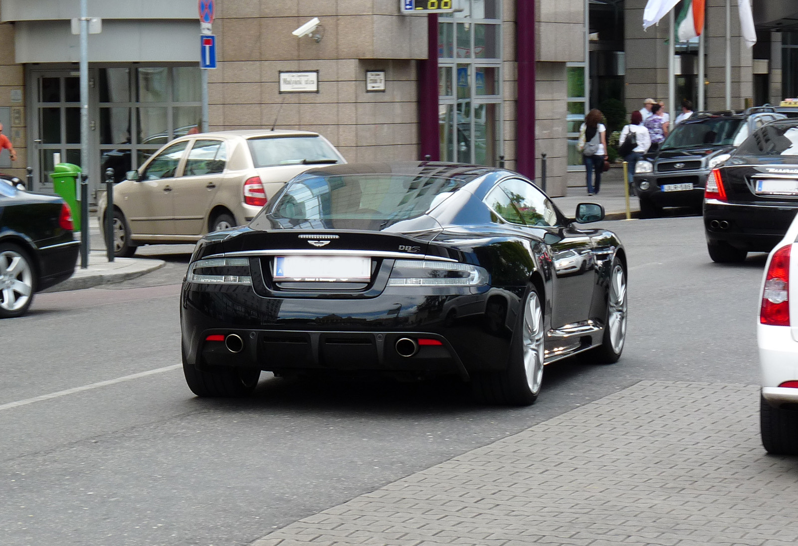 Aston Martin DBS - Maserati Quattoporte