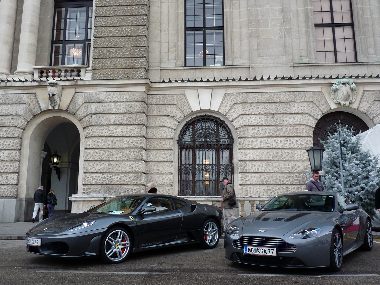 Ferrari F430 - Aston Martin V12 Vantage