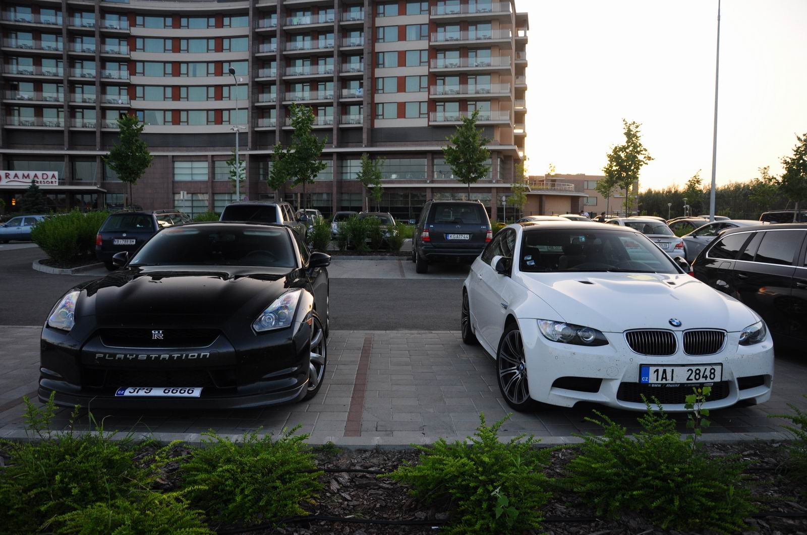 Nissan GT-R - BMW M3