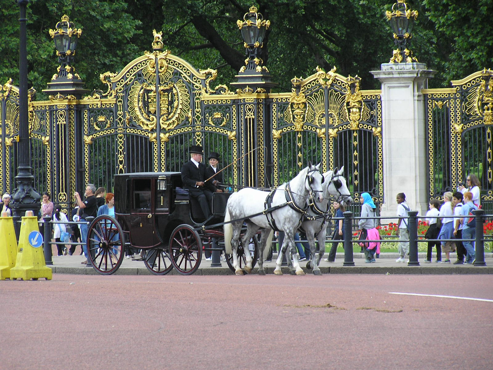 London 103 Buckingham előtt