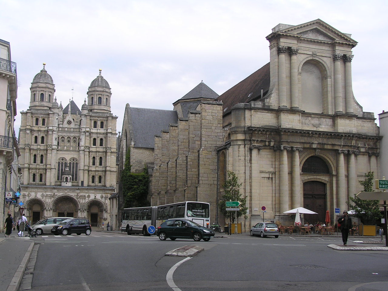 0833 Dijon Szt. Mihály templom a Színházzal