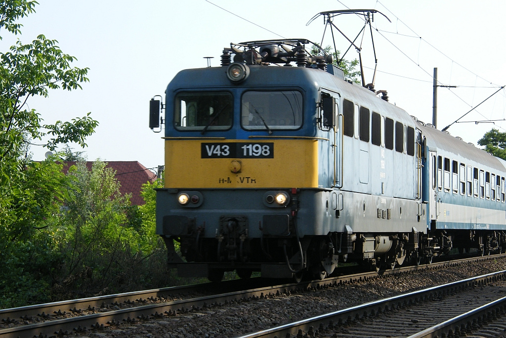 V43 1198