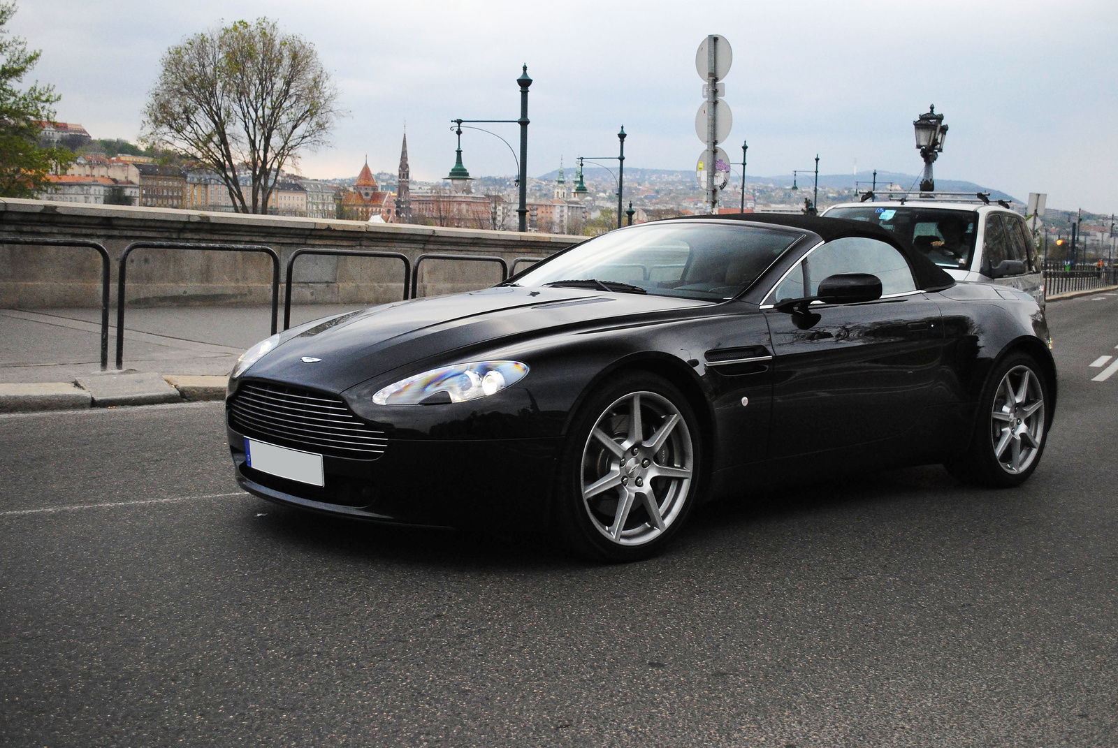 Aston Martin V8 Vantage Roadster