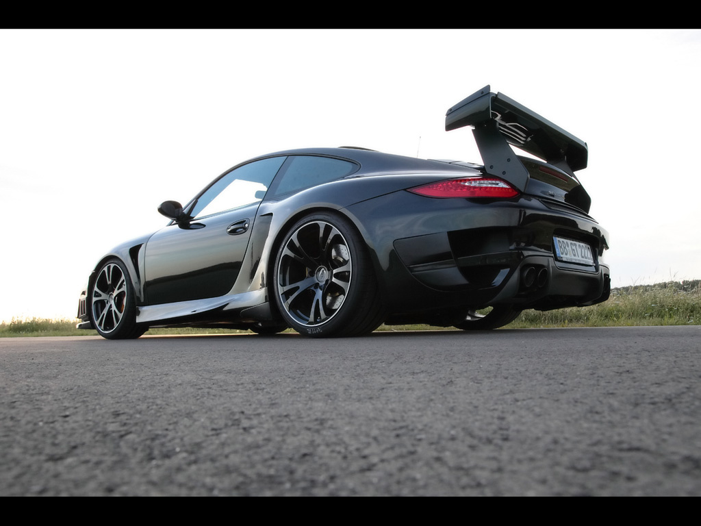 2010-TechArt-GT-Street-RS-based-on-Porsche-911-GT2-Rear-And-Side
