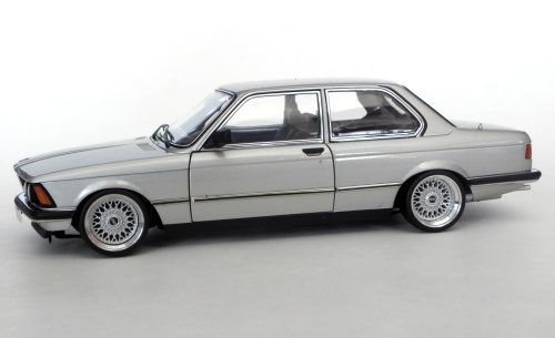 BMW 323i sil Umb 2