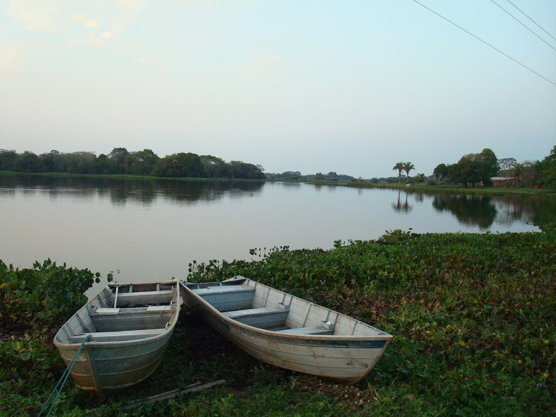 Pantanal-ban a szállás mellett lévő tó, ami tele van piránnyákka