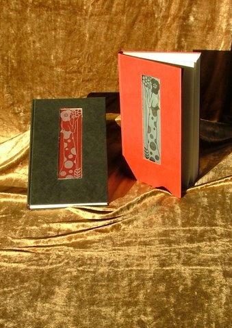 "Vörös és fekete" maratott üvegbetétes könyv, japán nillbe kötve