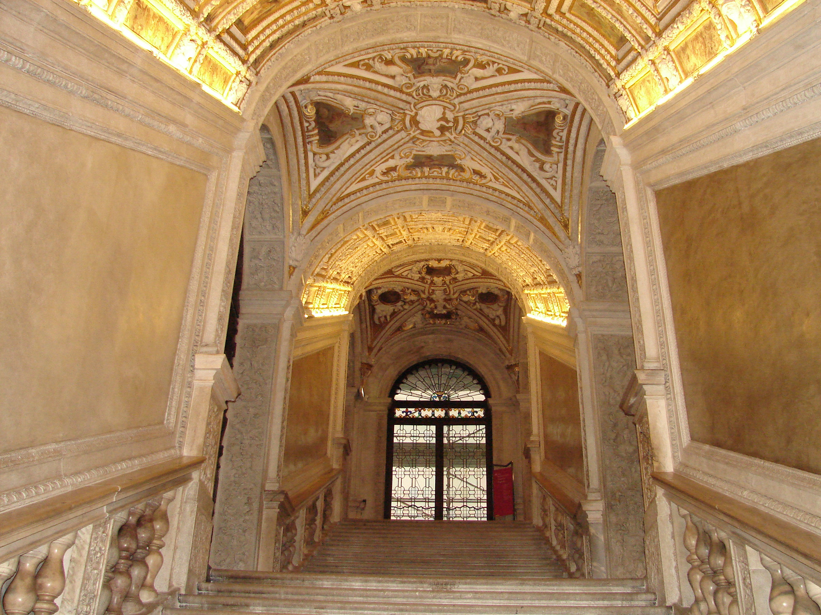 Dolje palota folyosója
