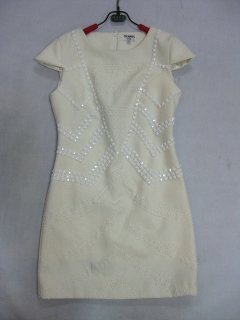 91015A-10A  CHANEL WHITE WOOL DRESS SIZE 2 4 6 PRICE USD48