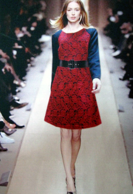 91021A-35   CHANEL  WOOL LACE DRESS SIZE 2 4 6, PRICE USD54