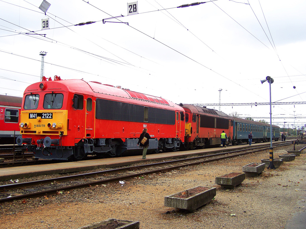 M41 - 2122 + M41 - 2203 Dombóvár (2009.10.14).