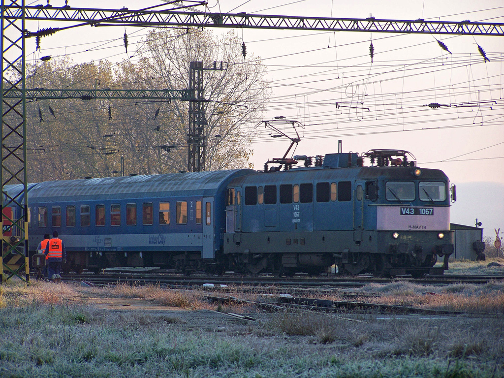 V43 - 1067 Dombóvár (2010.10.27)01.