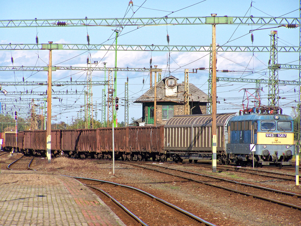 V43 - 1087 Dombóvár (2010.10.21)01.