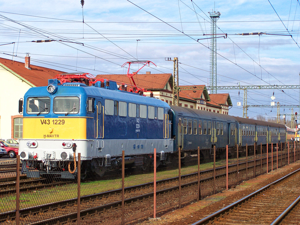 V43 - 1229 Dombóvár (2010.11.12)08