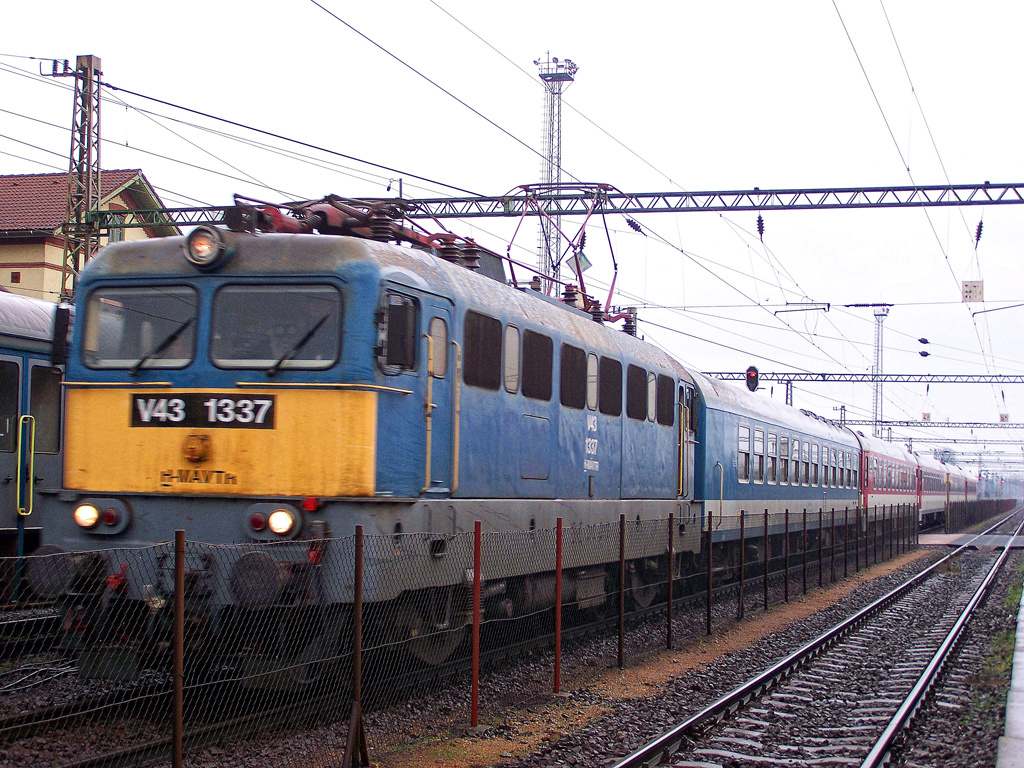 V43 - 1337 Dombóvár (2010.11.22).