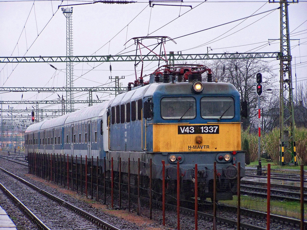 V43 - 1337 Dombóvár (2010.11.23).