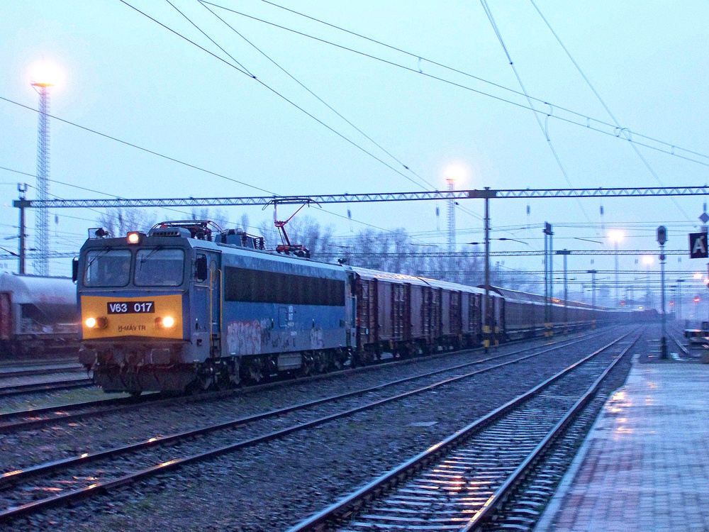 V63 - 017 Dombóvár (2010.11.19).