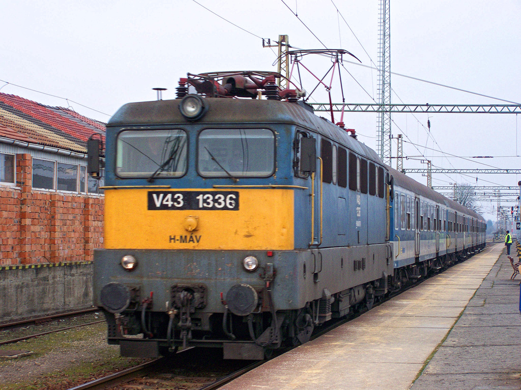 V43 - 1336 Dombóvár (2011.02.01).