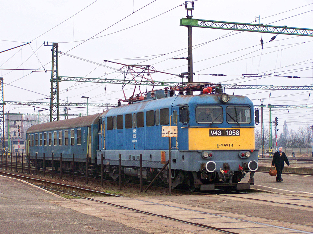 V43 - 1058 Kiskunfélegyháza (2011.02.19)02