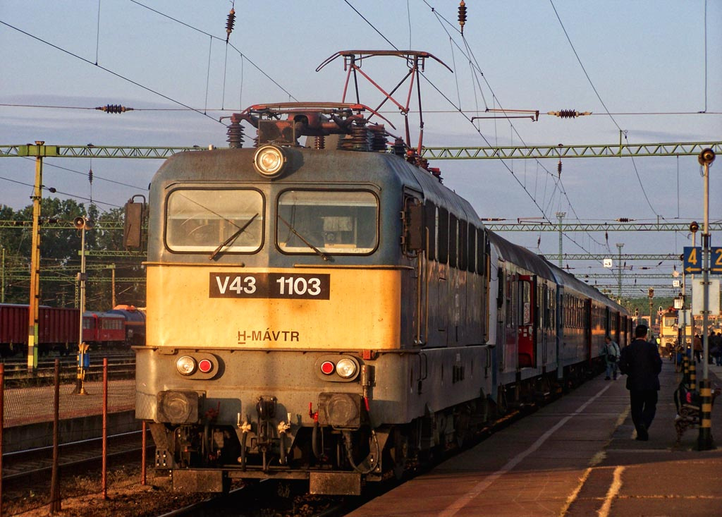 V43 - 1103 Dombóvár (2011.05.17).