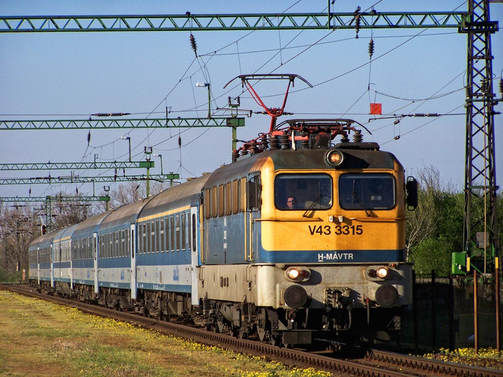 V43 - 3315 Sárosd (2011.04.09).