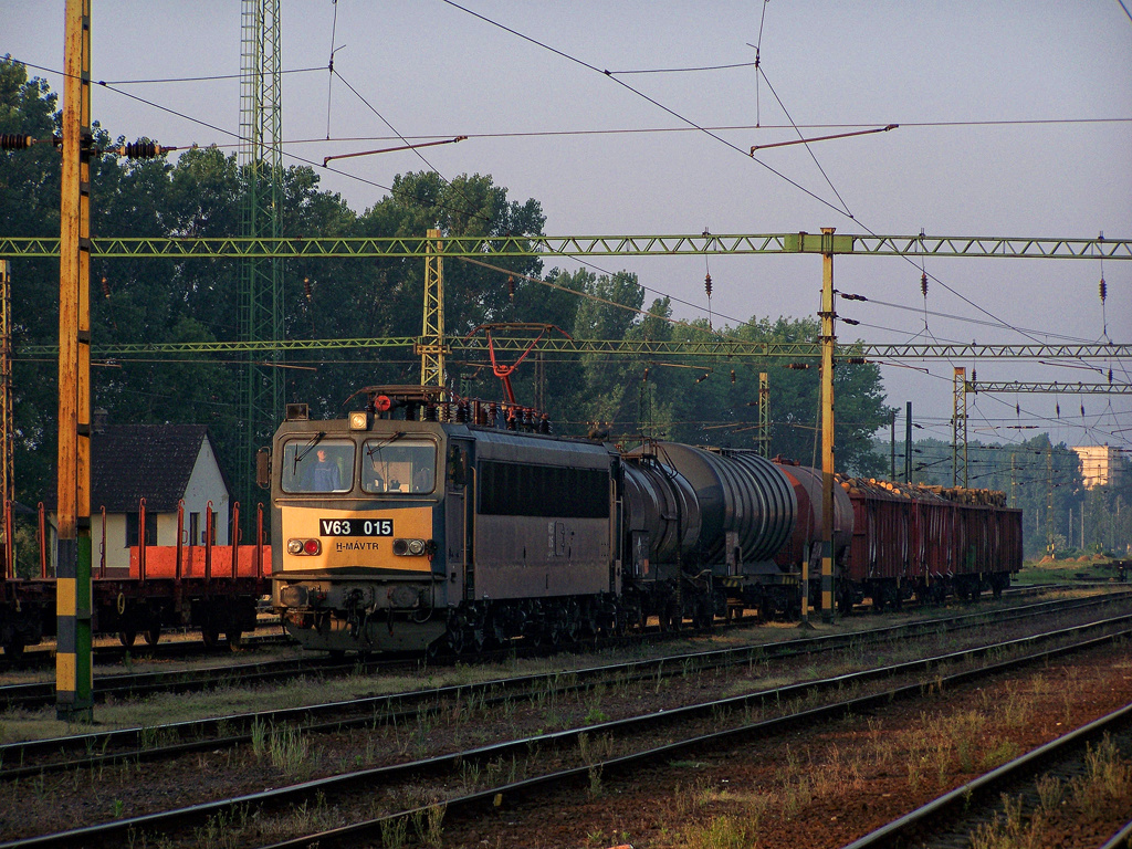 V63 - 015 Dombóvár (2011.05.19).