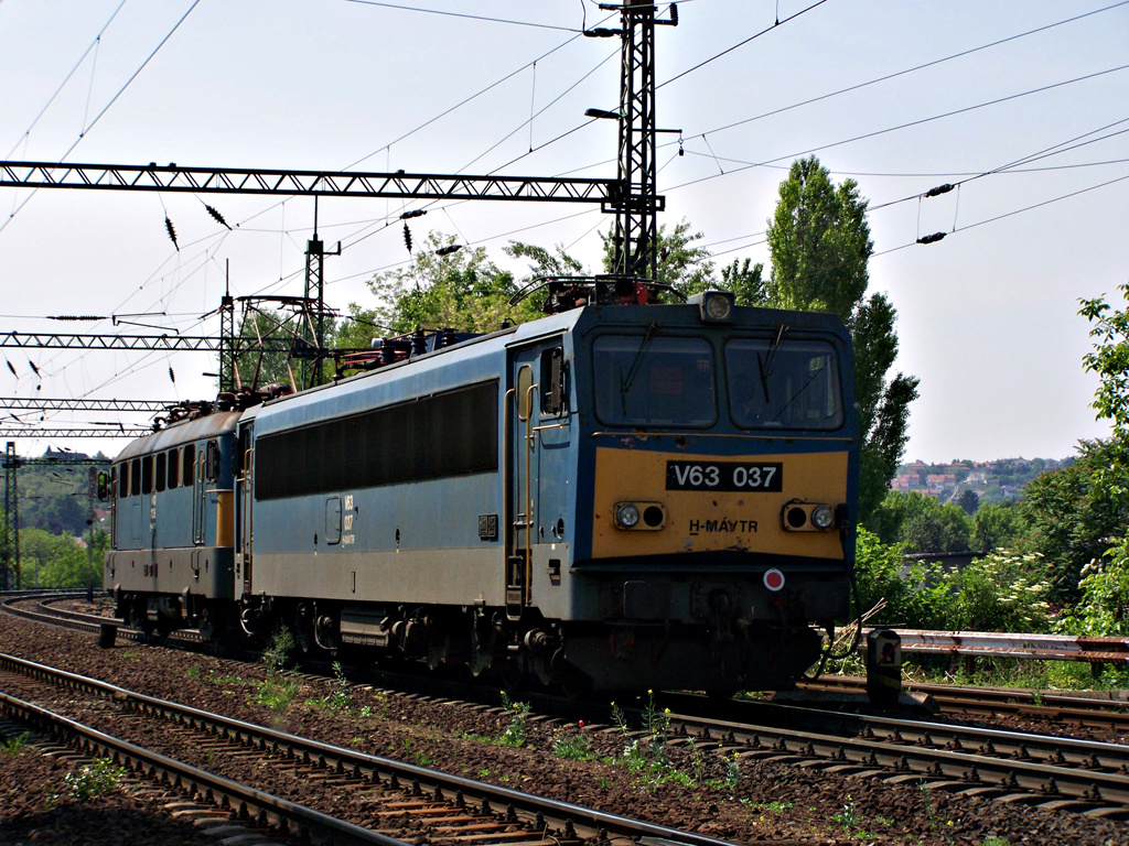 V63 - 037 + V43 - 1336 Kelenföld (2011.05.21).