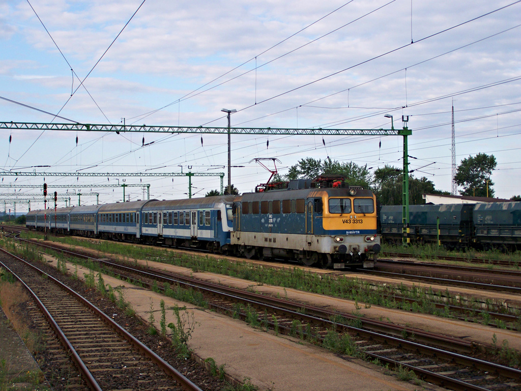 V43 - 3313 Sárbogárd (2011.07.03).