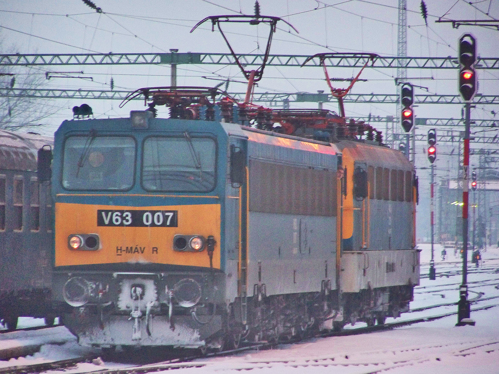 V63 - 007 + V43 - 3197 Dombóvár (2010.02.12).