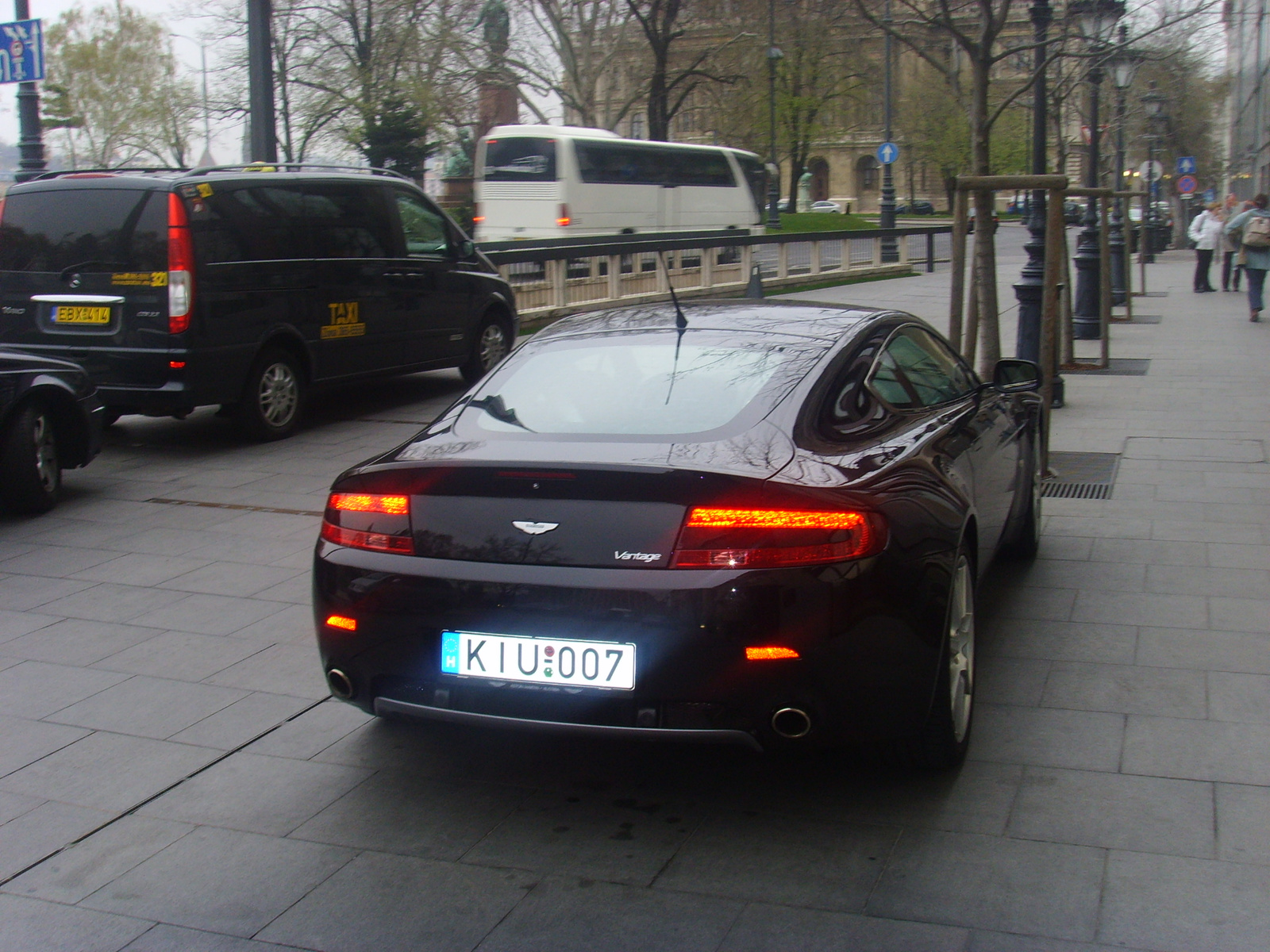 ASTON MARTIN VANTAGE