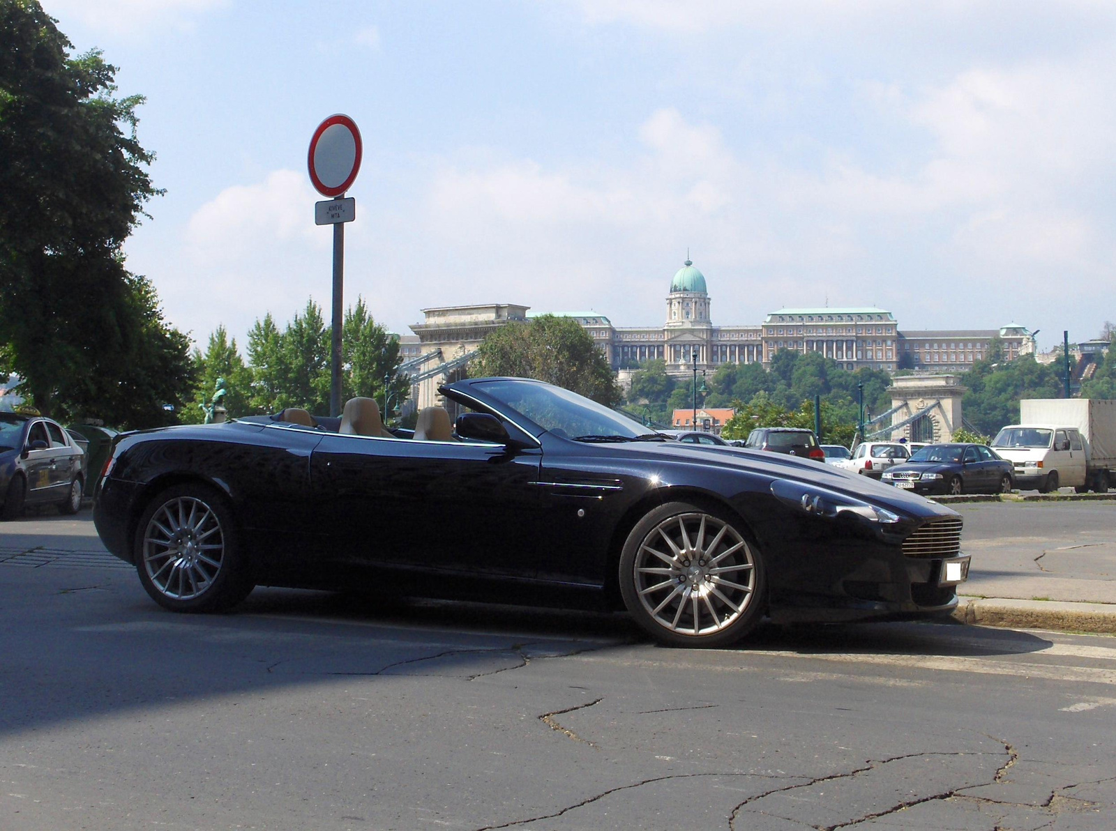 Aston Martin DB9 Volante