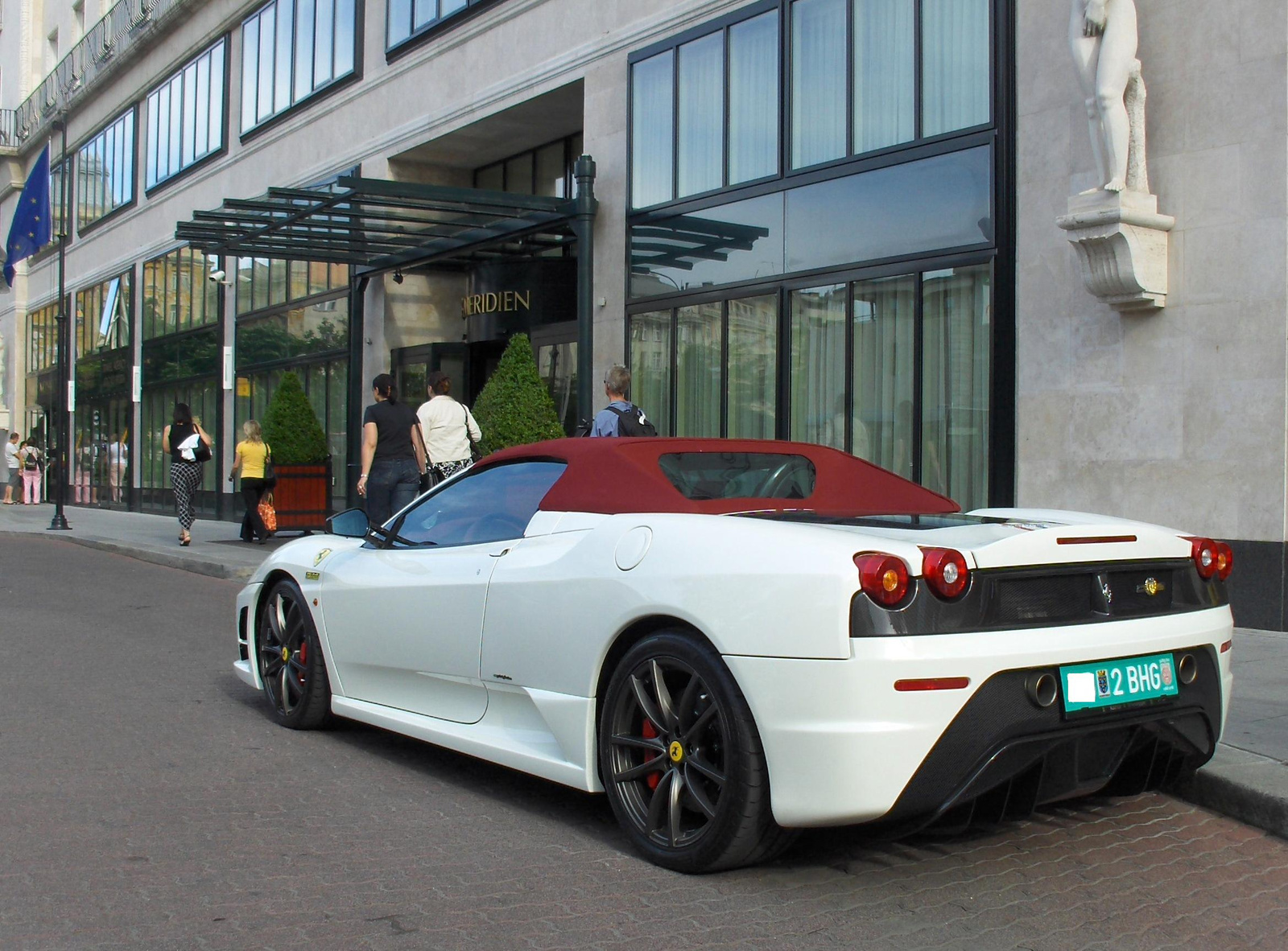 Ferrari Scuderia Spider 16M