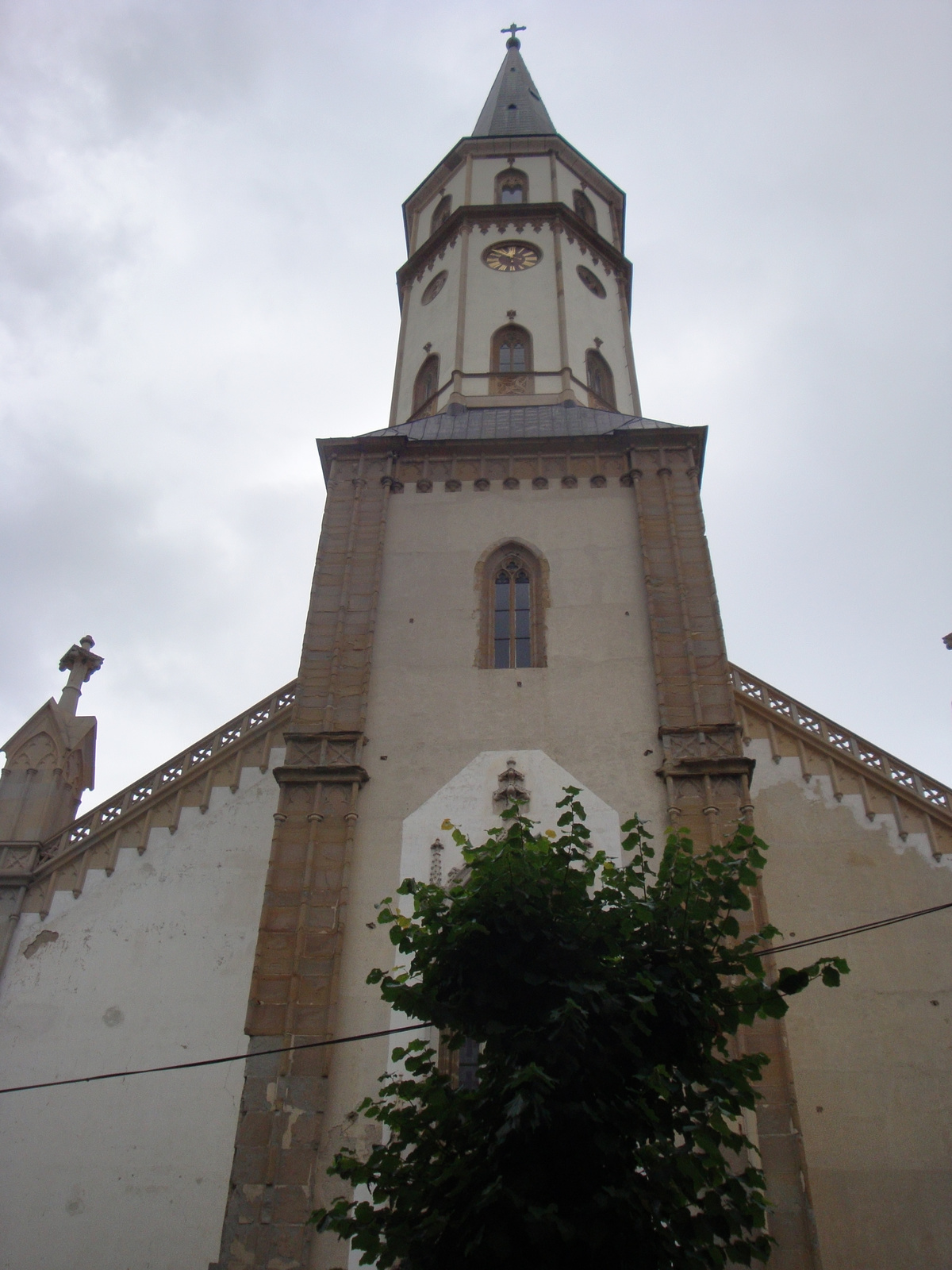 Sajnos a gyönyörű templomban tilos fotózni.