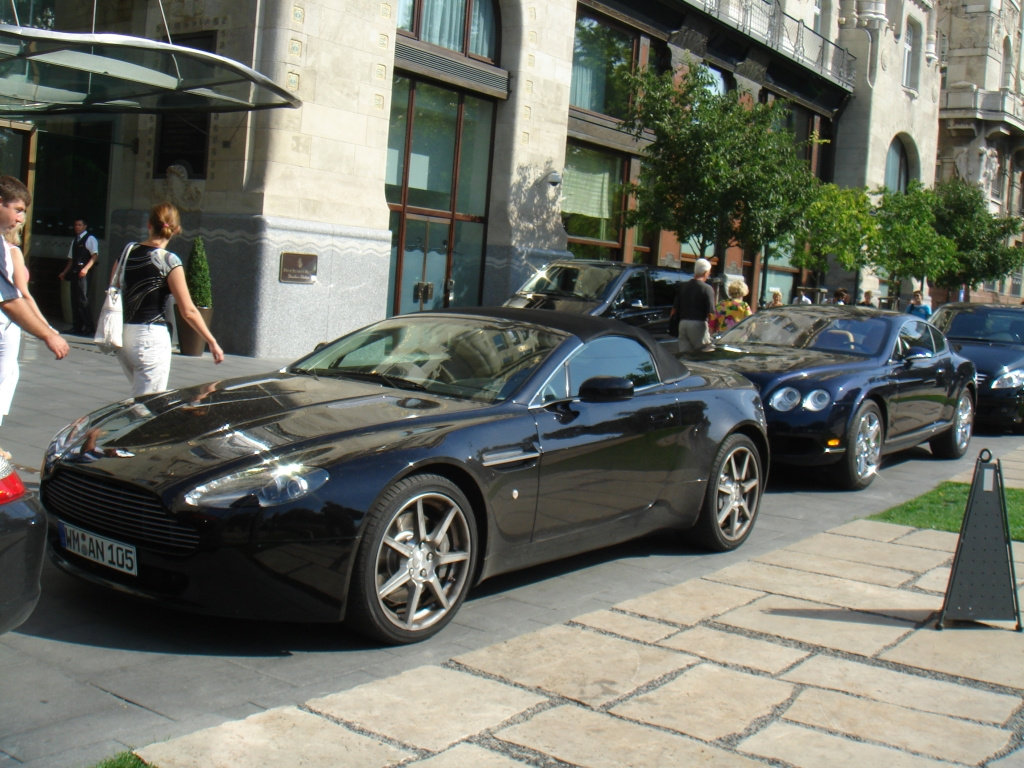 Aston Martin Vantage - Bentley Continental GT